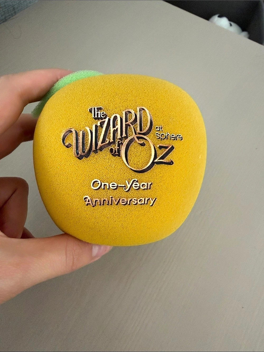 The Wizard of Oz One-Year Anniversary apple Yellow Apple Decor Like New
